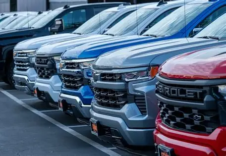 GM eleva previsão de lucro para 2026 e reforça confiança na demanda por picapes e SUVs