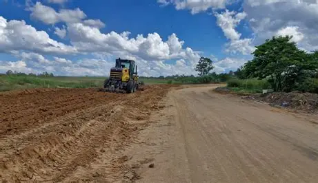 Prefeitura de Pindamonhangaba avança com obras estruturais e prepara pavimentação da nova avenida entre Araretama e Vila Rica