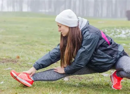 Tecnologia e acompanhamento profissional ajudam a manter a rotina de exercícios durante o inverno, aponta especialista