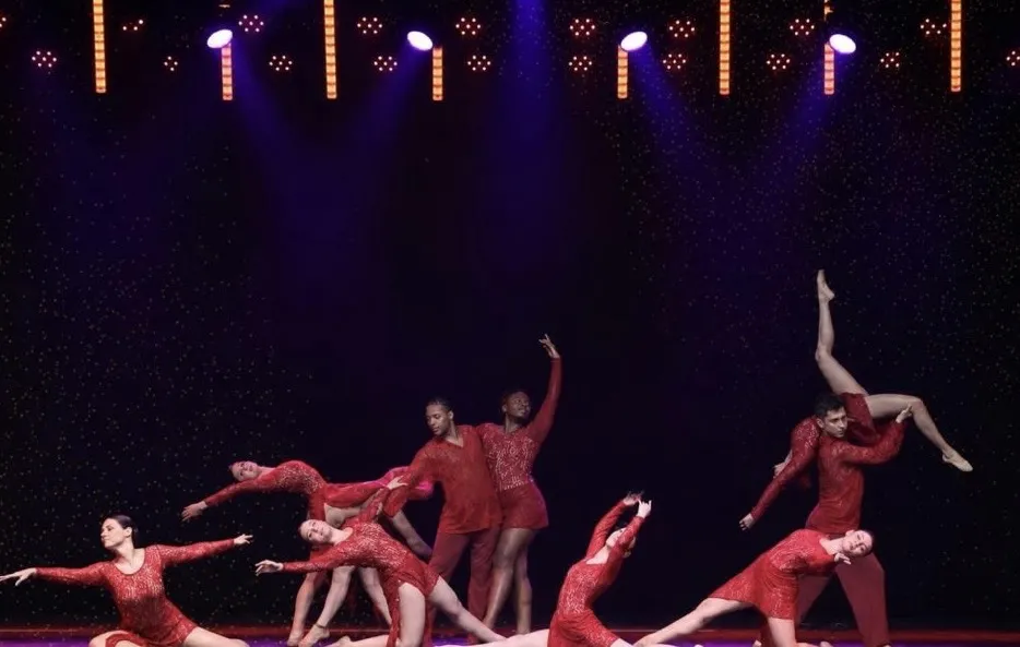 Alunos da Escola Maestro Fêgo Camargo representam Taubaté no maior festival de dança do mundo