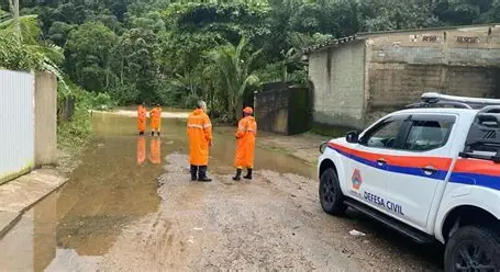 Frente fria muda o tempo em Ubatuba e Defesa Civil alerta para chuva, ventos fortes e ressaca