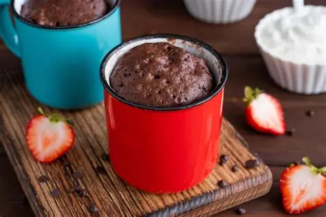 Bolinho de caneca fica pronto em apenas um minuto e é opção prática para matar a vontade de doce