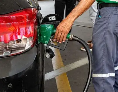 Governo prorroga subsídio à gasolina por mais 30 dias para reduzir impacto nos preços