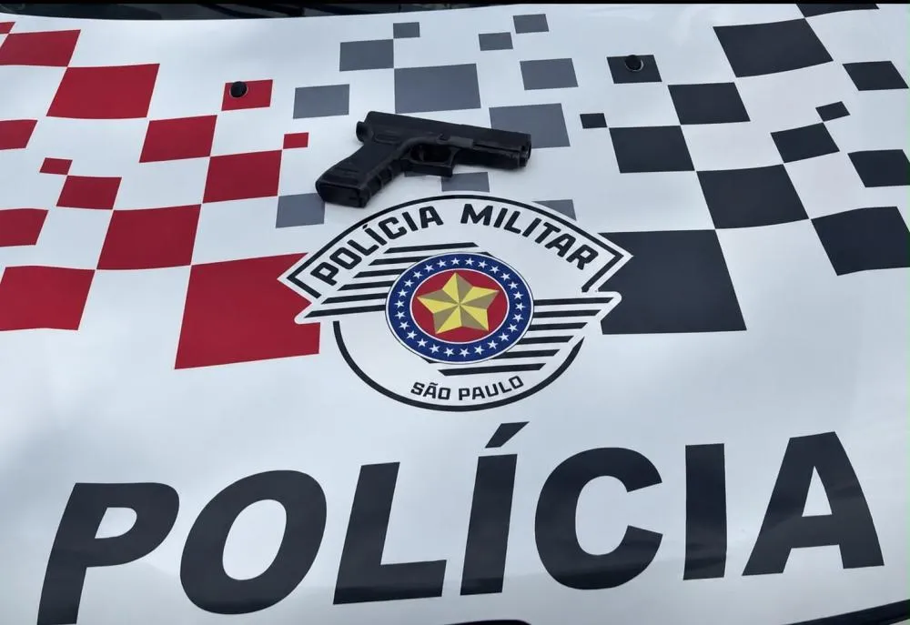 Casal procurado por tortura é preso com réplica de arma durante abordagem em Cunha