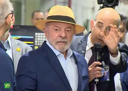 Lula visita Avibras em Jacareí após retomada da produção da empresa