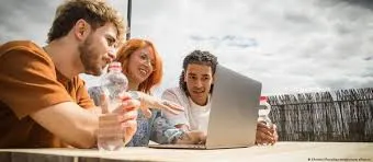 Vídeos produzidos com inteligência artificial para crianças preocupam especialistas no YouTub