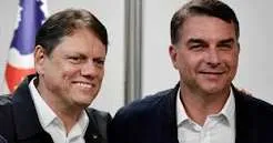 Tarcísio afirma que Flávio Bolsonaro não é candidato apenas pelo sobrenome