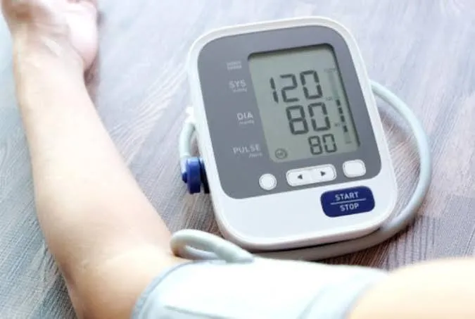 Medição correta da pressão arterial é essencial para prevenir infartos e AVCs