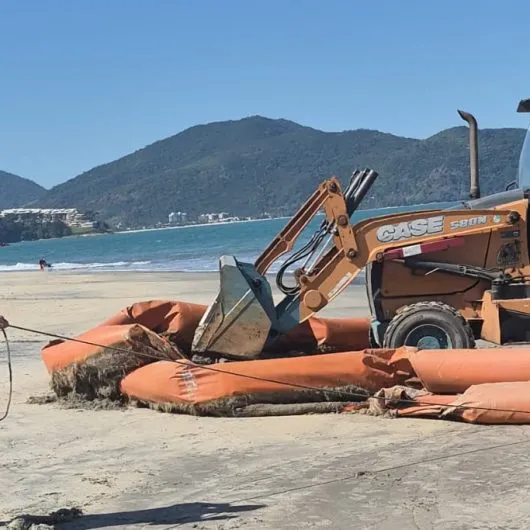 Prefeitura remove barreira de contenção marítima abandonada nas proximidades da Praia da Cocanha