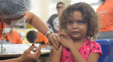 Vacinação contra a poliomielite passa a incluir dose de reforço aos 4 anos e amplia proteção das crianças