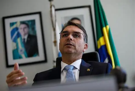 Flávio Bolsonaro prepara vídeos direcionados a diferentes grupos evangélicos para ampliar diálogo com o segmento
