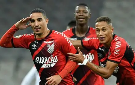Athletico-PR lidera returno do Brasileirão e é único time que ainda não sofreu gol