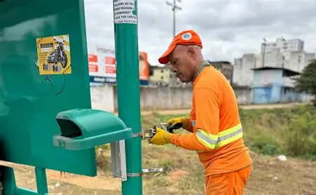Jambeiro realiza distribuição de lixeiras para reforçar limpeza e conservação dos espaços públicos