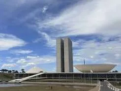 Congresso adia instalação de comissão que vai analisar MP sobre a ‘taxa das blusinhas’