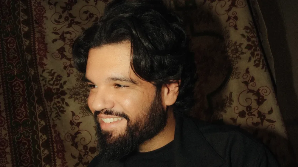 Cantor e compositor joseense Matheus Reis apresenta espetáculo “Breu” no Teatro Colinas