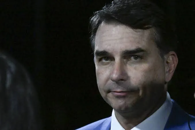 Nunes Marques determina restabelecimento da filiação de Flávio Bolsonaro ao PL