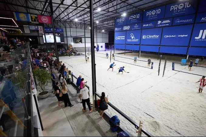 Jacareí oferece vagas gratuitas para aulas de beach tennis