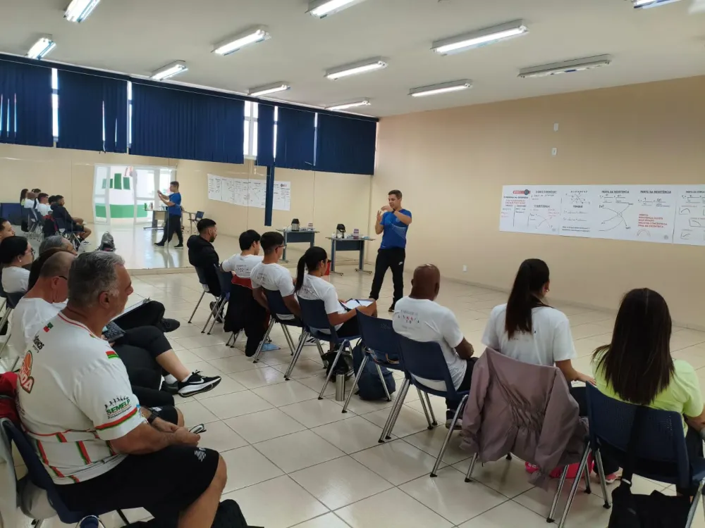 Capacitação aprimora atuação de profissionais do esporte em Pindamonhangaba
