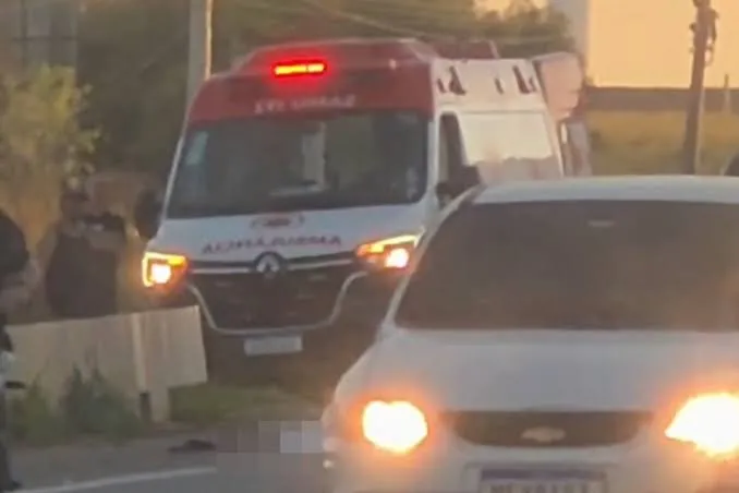 Motociclista de 40 anos morre após acidente com carreta na Dutra em Pindamonhangaba