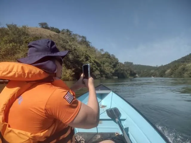 Defesa Civil de Jacareí reforça monitoramento do Rio Paraíba do Sul com embarcação